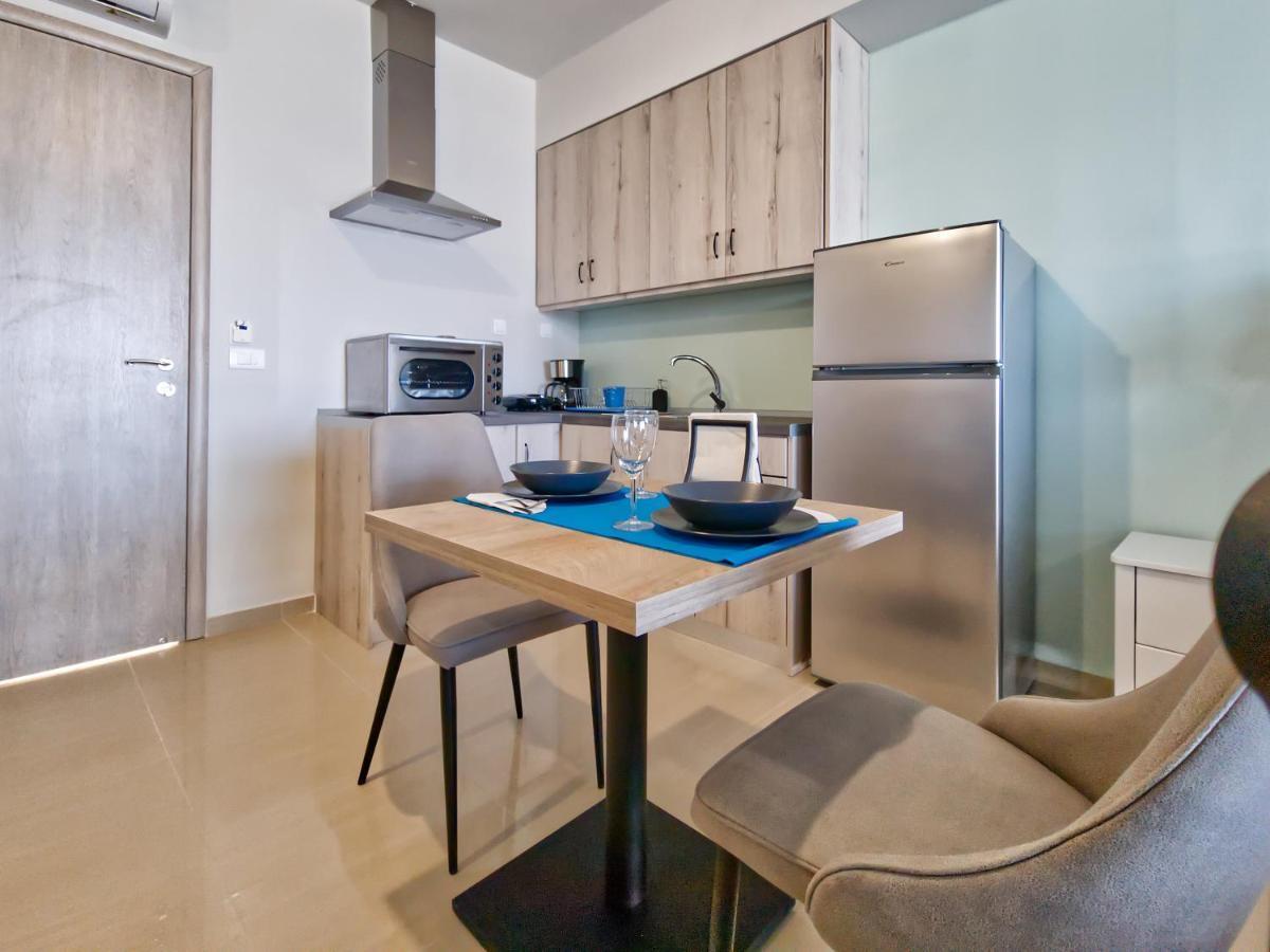 Epipleon Luxury Suites -106- Δωμάτιο 40Τμ Με Βεράντα 45Τμ Μπροστά Στην Θάλασσα Návpaktosz Kültér fotó