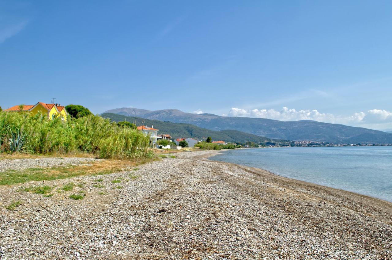 Epipleon Luxury Suites -106- Δωμάτιο 40Τμ Με Βεράντα 45Τμ Μπροστά Στην Θάλασσα Návpaktosz Kültér fotó